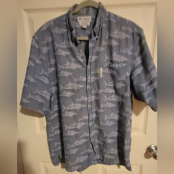 LIKE NEW Columbia  Shirt Size M Blue Shark Outdoors 100% cotton Chest 42"  Box 7 - Picture 1 of 3